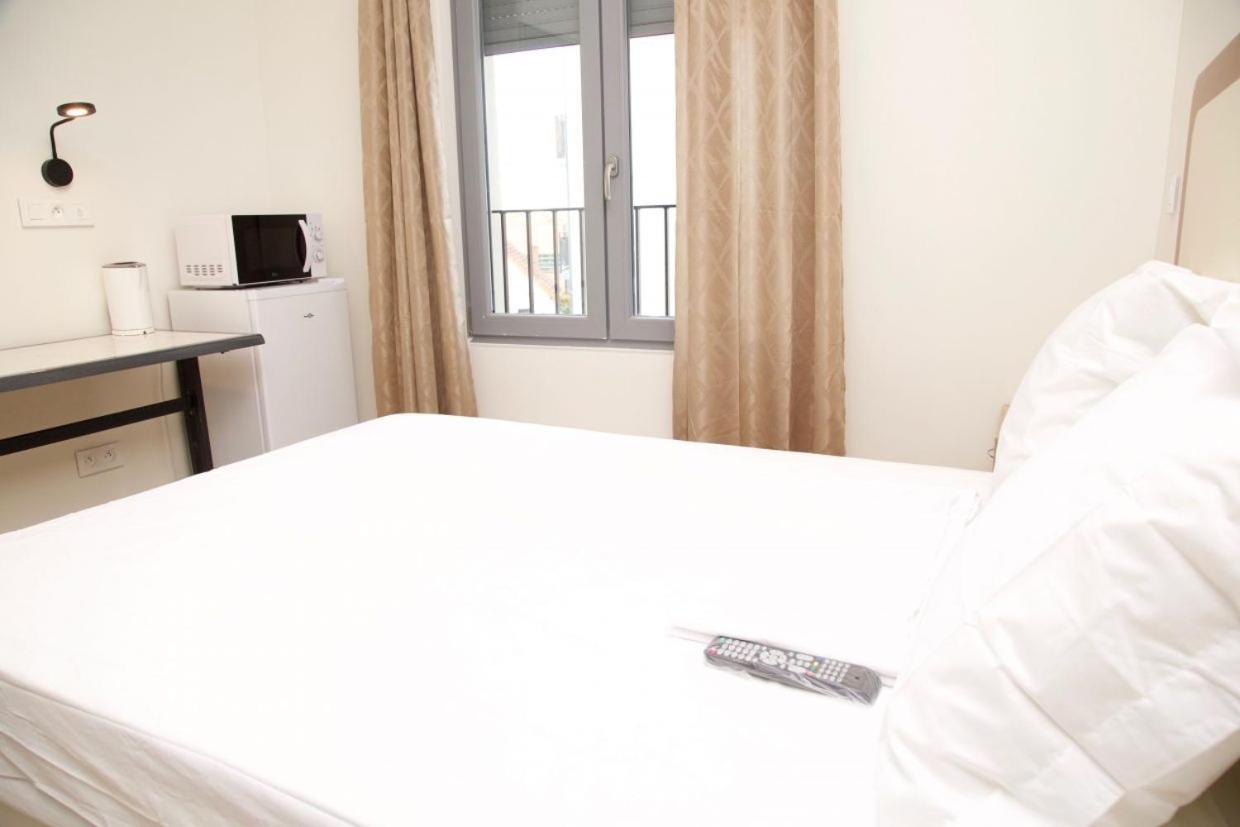 Hotel Le Privilege La Courneuve Luaran gambar