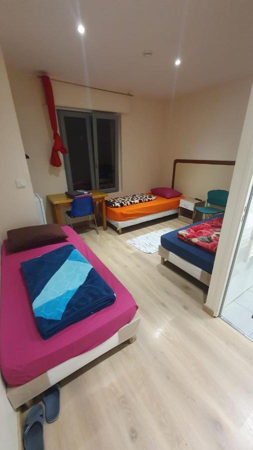 Hotel Le Privilege La Courneuve Luaran gambar