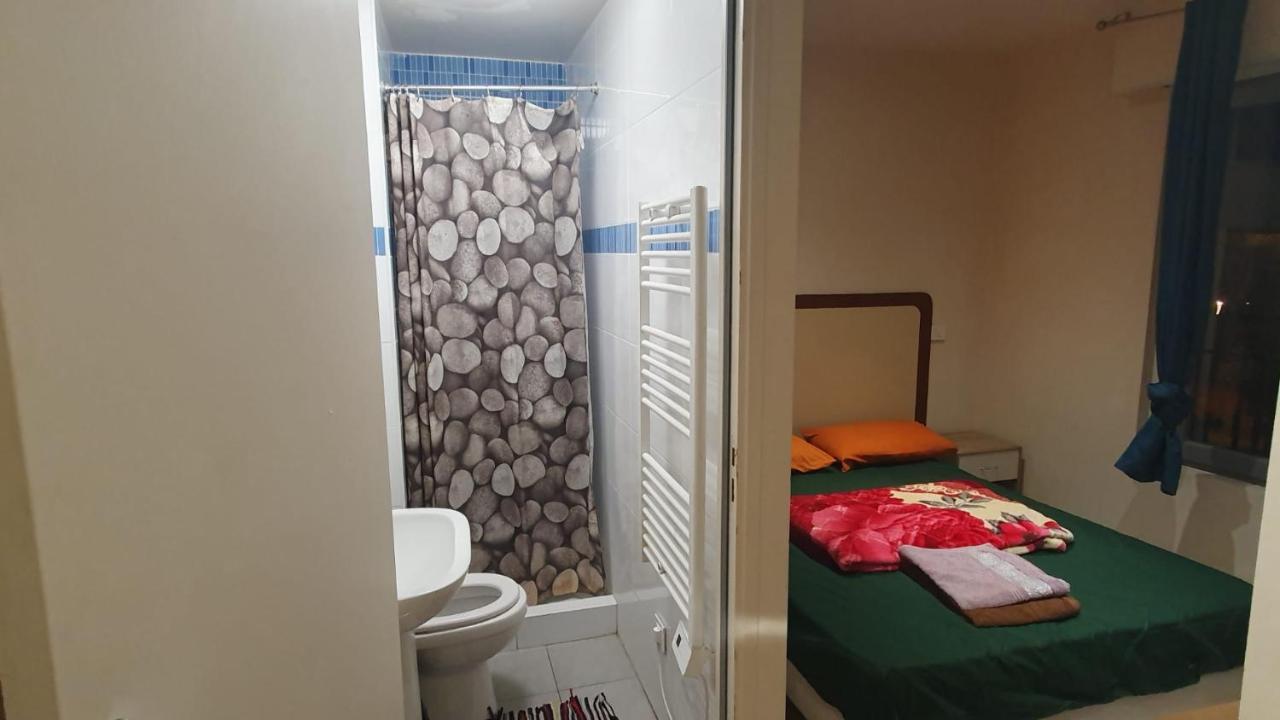 Hotel Le Privilege La Courneuve Luaran gambar