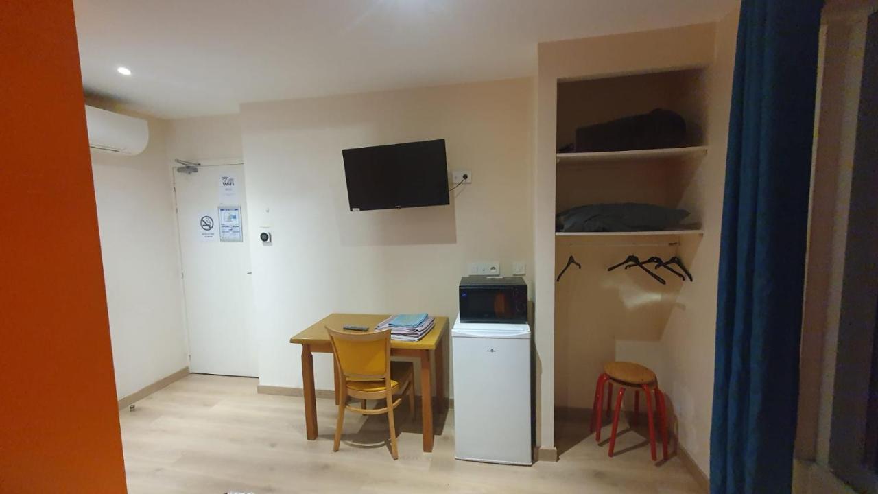 Hotel Le Privilege La Courneuve Luaran gambar