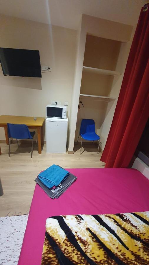 Hotel Le Privilege La Courneuve Luaran gambar