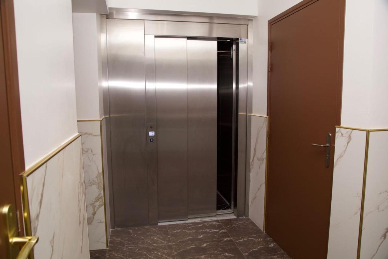 Hotel Le Privilege La Courneuve Luaran gambar