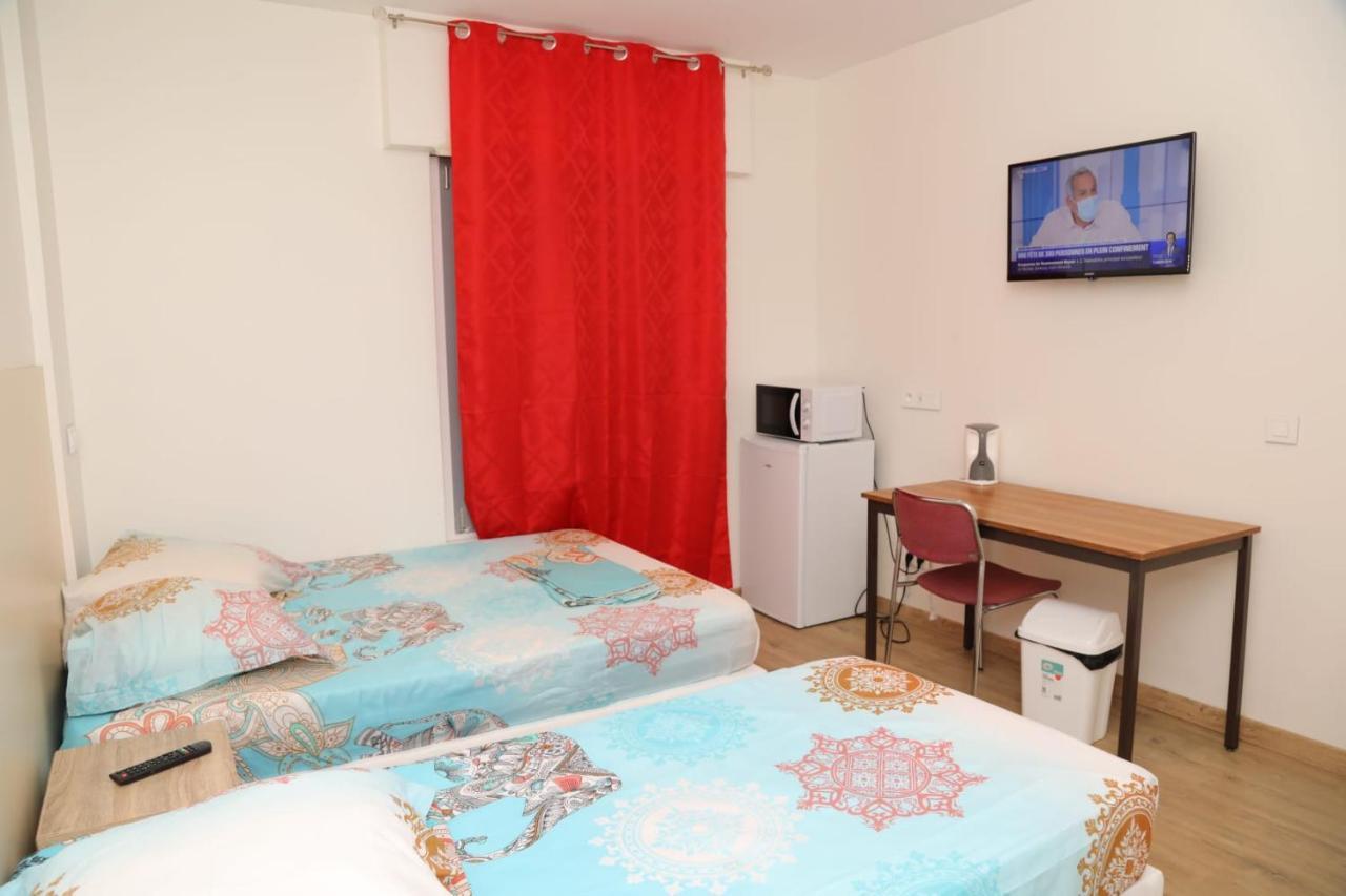 Hotel Le Privilege La Courneuve Luaran gambar