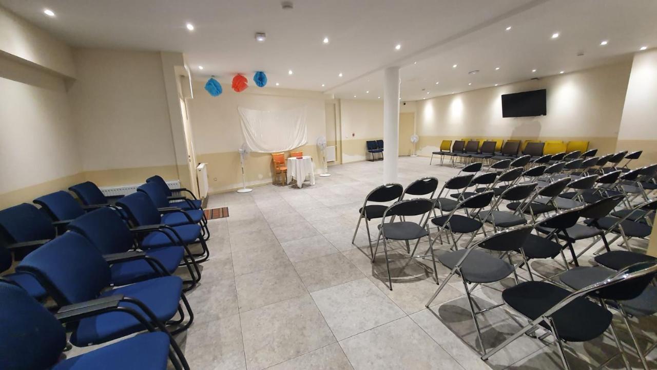 Hotel Le Privilege La Courneuve Luaran gambar