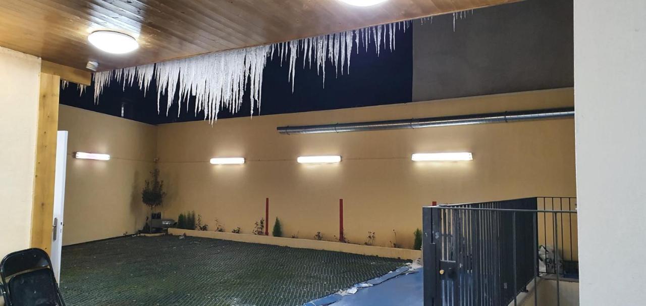 Hotel Le Privilege La Courneuve Luaran gambar