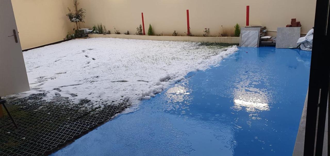 Hotel Le Privilege La Courneuve Luaran gambar