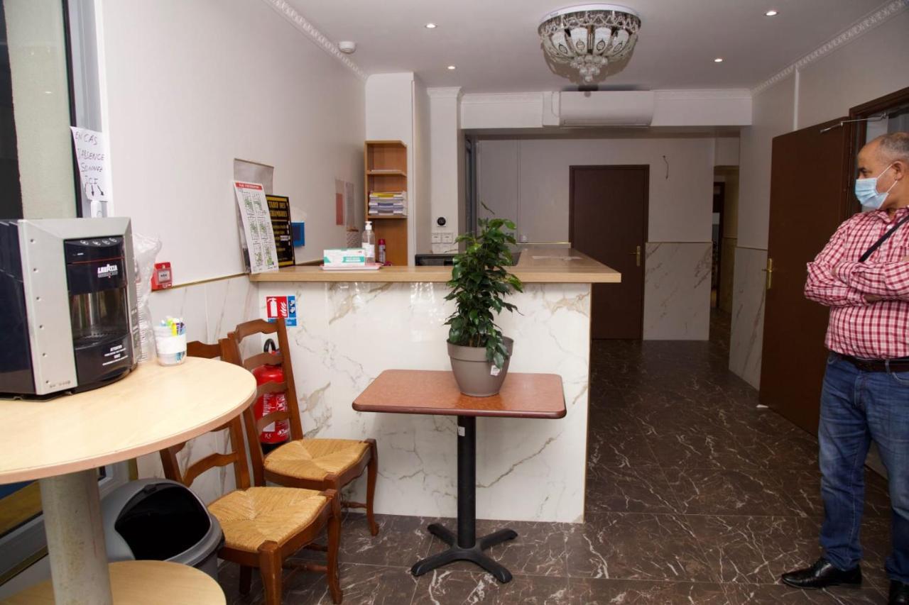 Hotel Le Privilege La Courneuve Luaran gambar