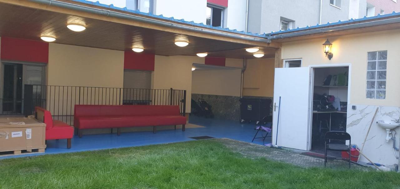 Hotel Le Privilege La Courneuve Luaran gambar