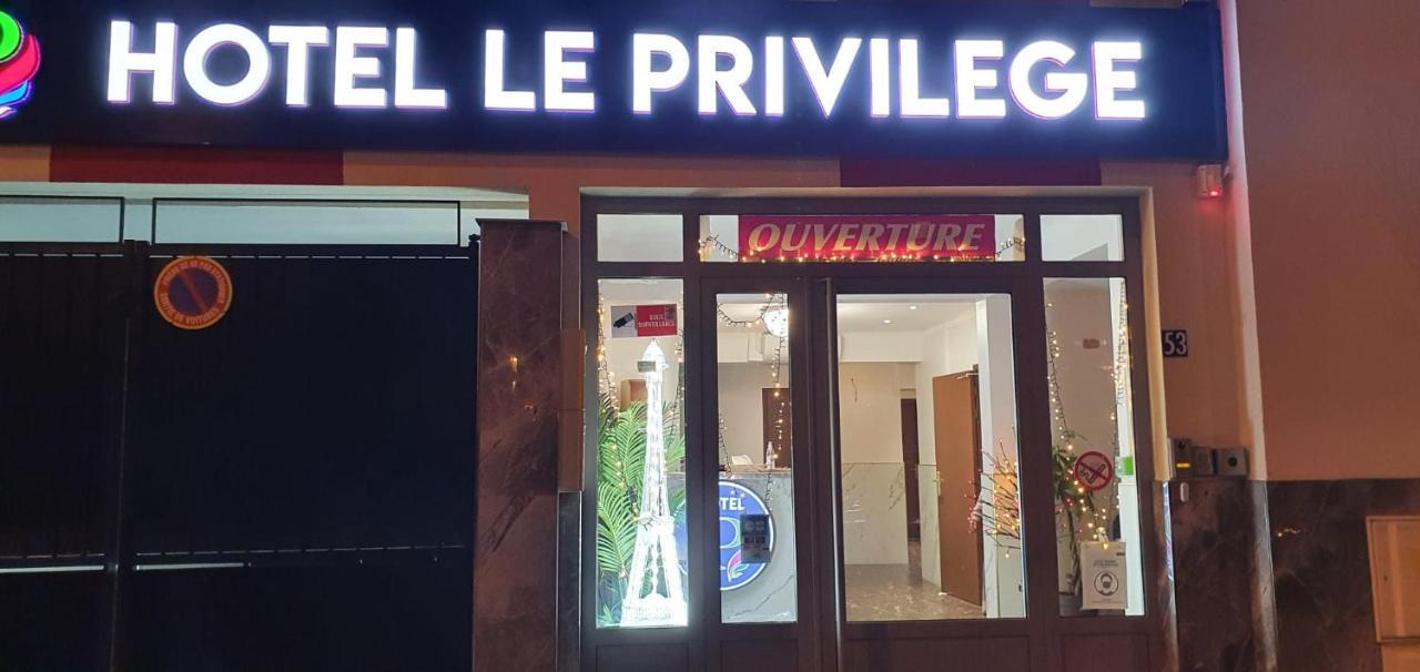 Hotel Le Privilege La Courneuve Luaran gambar